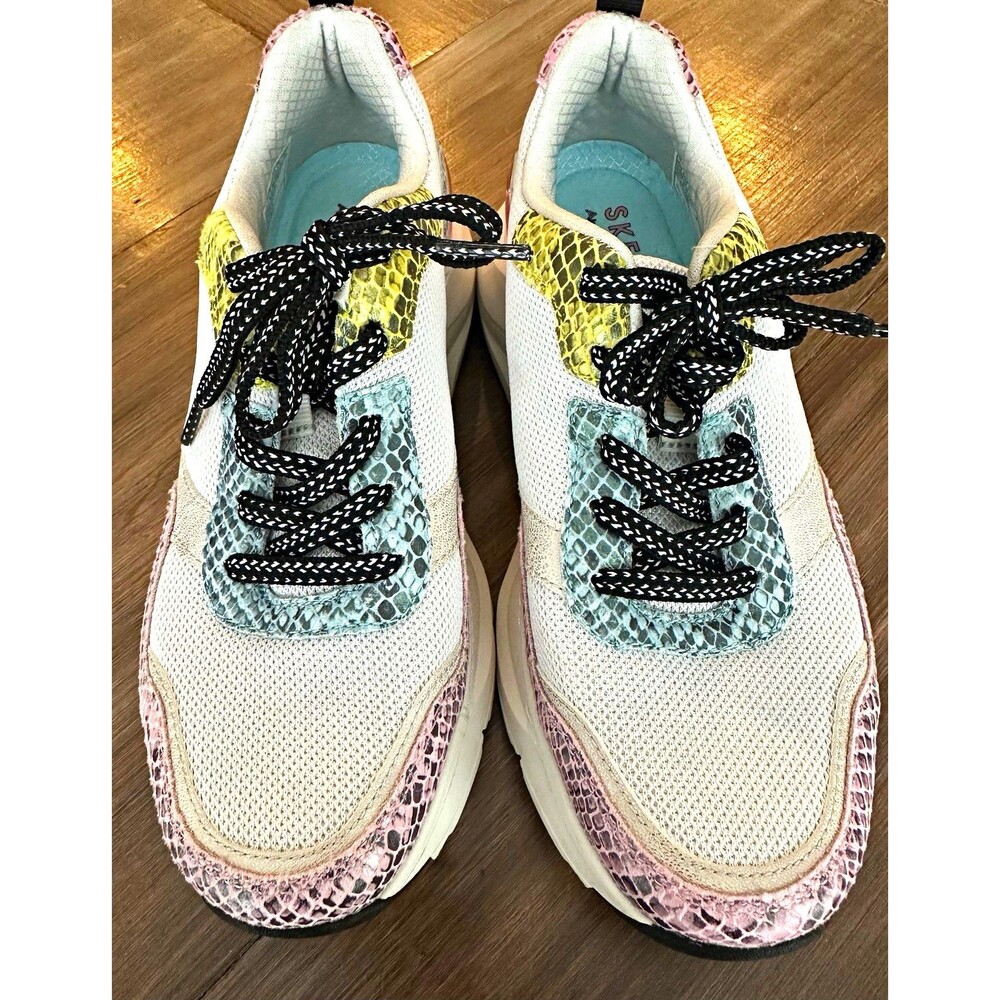 Women’s Sketchers Low Top Lace-Up Athletic Sneakers White Snake Print size 6.5